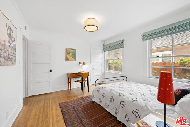 607 S Orange Drive, Los Angeles CA: https://media.crmls.org/mediaz/b5f03245-d640-405a-887b-9157f707e2c8.jpg