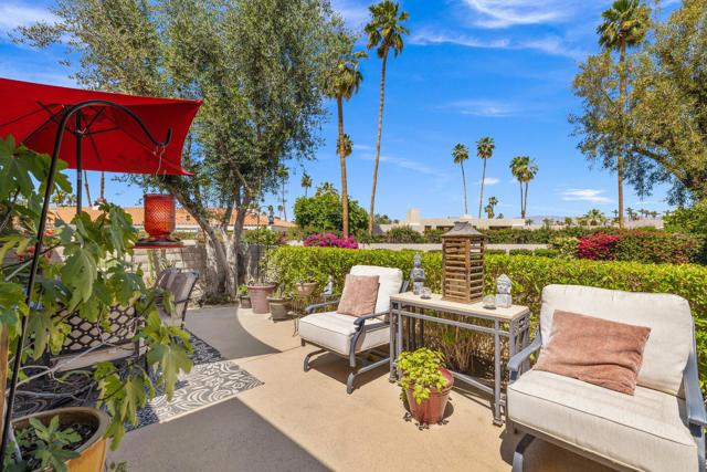 74903 Chateau Circle, Indian Wells CA: https://media.crmls.org/mediaz/b5f07fdb-4490-41de-ac1f-101990f3f6da.jpg