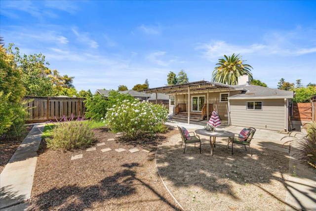 820 Eighth Avenue, Redwood City CA: https://media.crmls.org/mediaz/b5f0c6cf-38f1-4e29-8b1a-5c1c50a109bd.jpg