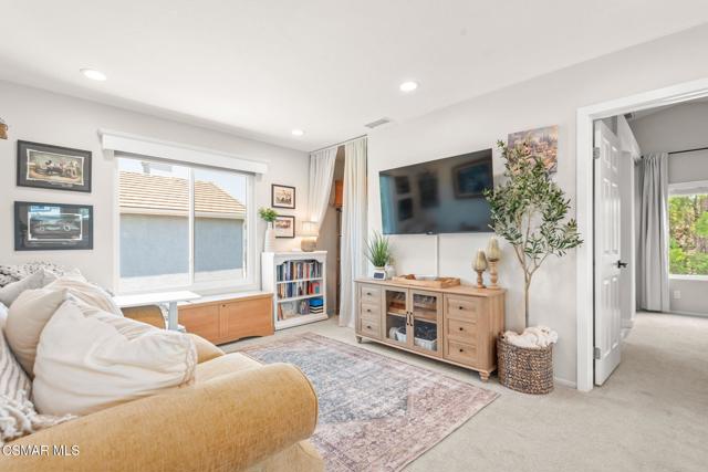 2758 Briarpatch Drive, Simi Valley CA: https://media.crmls.org/mediaz/b5f0e913-a074-4f4a-b7c2-b86db4ba9e74.jpg