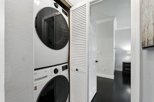 425 Cork Harbour Circle,  CA: https://media.crmls.org/mediaz/b5f171fe-9ebe-4f80-8d30-7f65b3009300.jpg