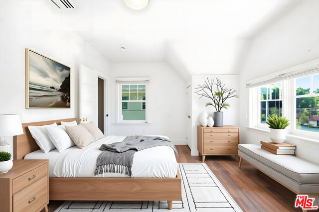 921 W 30th Street, Los Angeles CA: https://media.crmls.org/mediaz/b5f1c596-ac02-4521-8c56-99f8cdee35ff.jpg