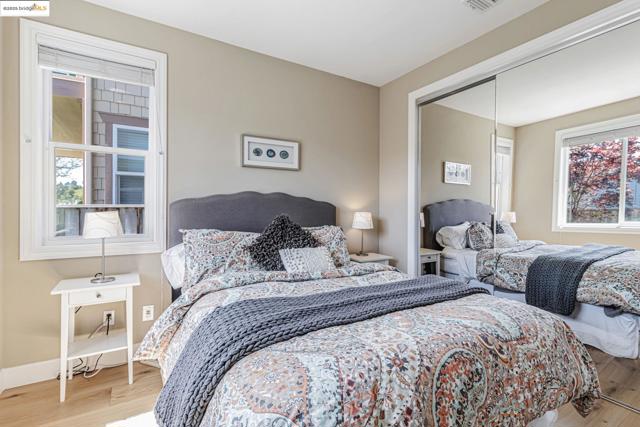 104 Seacliff Court, Richmond CA: https://media.crmls.org/mediaz/b5f1cfbd-eecd-4644-af90-4e1a94d408e4.jpg
