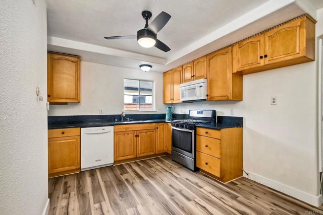 Detail Gallery Image 10 of 27 For 111 Fireside St, Oceanside,  CA 92058 - 4 Beds | 2 Baths
