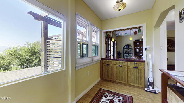 405 Mission Road, Glendale CA: https://media.crmls.org/mediaz/b5f2341d-f6ba-4740-a0d8-9abaa29fc0cd.jpg