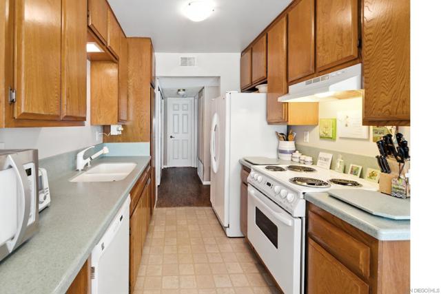 450 W W Vermont Ave, Escondido CA: https://media.crmls.org/mediaz/b5f26170-c36d-441a-9757-ad9f59b207bb.jpg