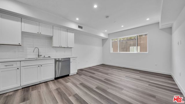627 N Dillon Street, Los Angeles CA: https://media.crmls.org/mediaz/b5f273b6-2e31-4143-b7d6-9d7c3c261096.jpg
