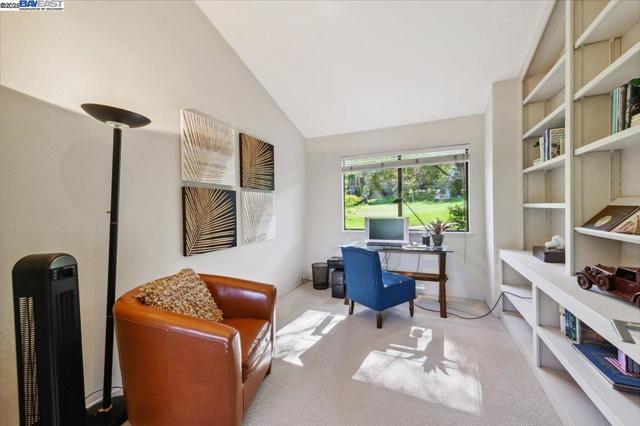 391 Oak Ln, Pleasanton CA: https://media.crmls.org/mediaz/b5f2b0cf-d6a3-4c09-8fe1-a4ccd23d023f.jpg