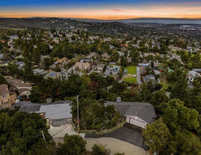 560 California Way, Woodside CA: https://media.crmls.org/mediaz/b5f369bf-46a6-48ac-bd71-b1a938525067.jpg