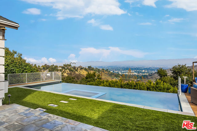 14367 Mulholland Dr, Los Angeles, CA 90077