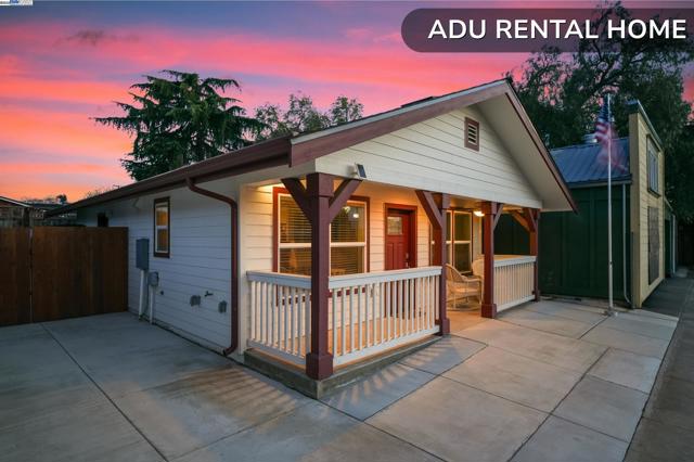 507 Maple St, Livermore CA: https://media.crmls.org/mediaz/b5f40231-9ebd-492f-9be5-713a19edfd5f.jpg