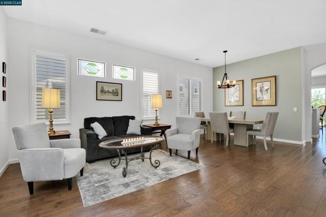 1820 Mariposa Way, Brentwood CA: https://media.crmls.org/mediaz/b5f46410-83a7-47d8-a5d0-5efd08ca1865.jpg