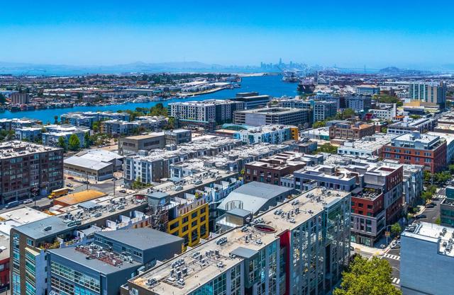 311 Oak Street, Oakland CA: https://media.crmls.org/mediaz/b5f4df22-15c9-4744-a393-a2761d7ec585.jpg