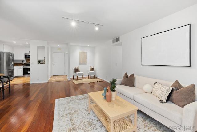 10325 Caminito Cuervo, San Diego CA: https://media.crmls.org/mediaz/b5f515e0-49a4-4da0-834c-e6418a49fbfd.jpg