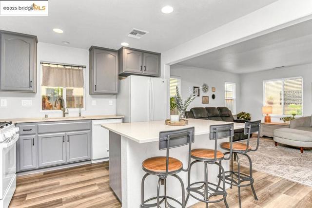 31 Ashton Court, Pittsburg CA: https://media.crmls.org/mediaz/b5f59188-9092-41bf-8990-24936a6e6a2f.jpg