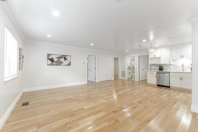 Image 3 of 41 For 2521 Highland Ave