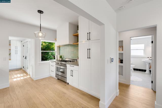 3018 Courtland Ave, Oakland CA: https://media.crmls.org/mediaz/b5f77c4b-38ad-4ab0-b3af-030e989f495b.jpg