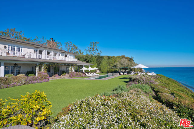 27540 Pacific Coast Highway, Malibu CA: https://media.crmls.org/mediaz/b5f78bab-8e13-4964-9e82-8d501cf59fd2.jpg