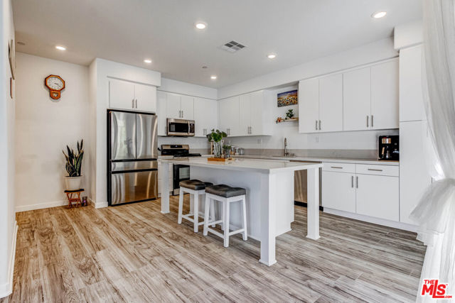 Photo #9: 23331191 Listing 