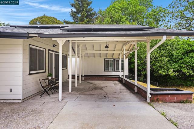 2326 Estrella Ct, Pinole CA: https://media.crmls.org/mediaz/b5f8b165-7772-456b-b54b-1f13d9175c29.jpg