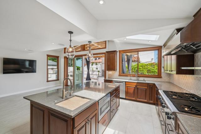 2675 Clove Street, San Diego CA: https://media.crmls.org/mediaz/b5f8b80a-43b9-429e-9f88-fae5d5510034.jpg