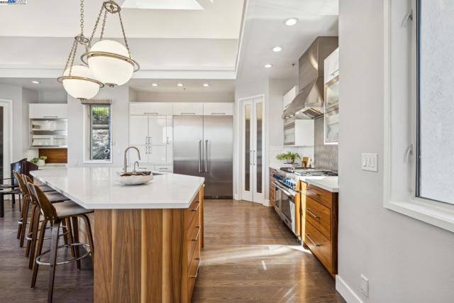 11 Leslyn Lane, Lafayette CA: https://media.crmls.org/mediaz/b5f92bb1-63be-4c45-beb8-ba696cf37381.jpg