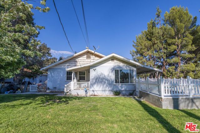 27933 Magic Mountain Lane, Canyon Country CA: https://media.crmls.org/mediaz/b5f97a91-5bd8-4a2d-af68-9c4b012a1371.jpg