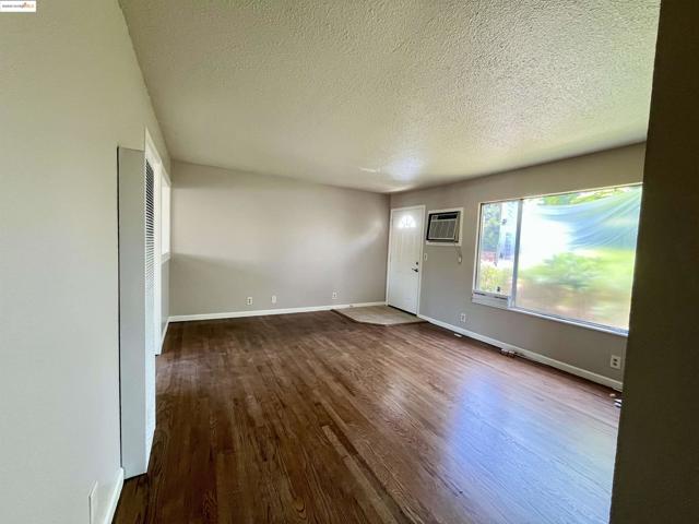3619 DeOvan St, Stockton CA: https://media.crmls.org/mediaz/b5f9ca4b-4a19-4326-a5a5-0e0ce6b00b6e.jpg