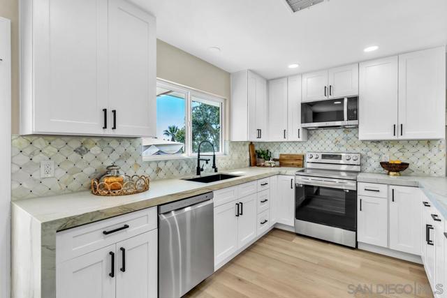 13725 Adrian St, Poway CA: https://media.crmls.org/mediaz/b5f9db10-cd5f-424c-a0ba-a5b27ba08632.jpg