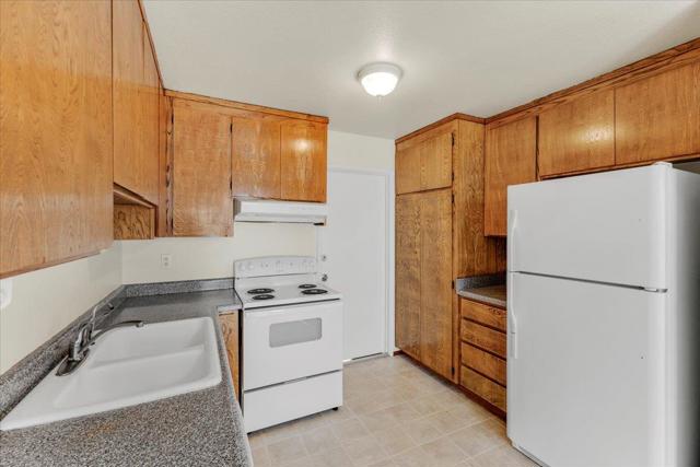 1656 Seville Street, Salinas CA: https://media.crmls.org/mediaz/b5fa1303-38bf-49d6-8a82-71cf6211cf07.jpg