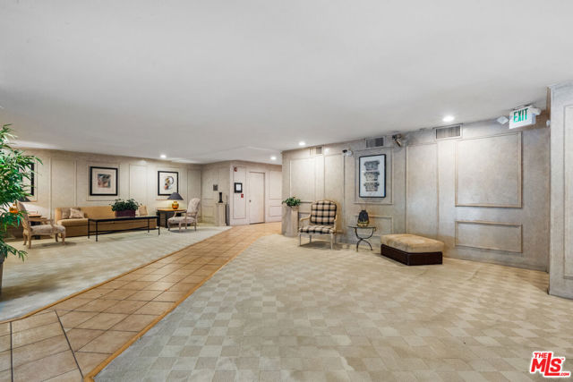 4454 Ventura Canyon Avenue, Sherman Oaks CA: https://media.crmls.org/mediaz/b5fa8afa-abd7-4ca9-9a33-42c4c2a3477c.jpg