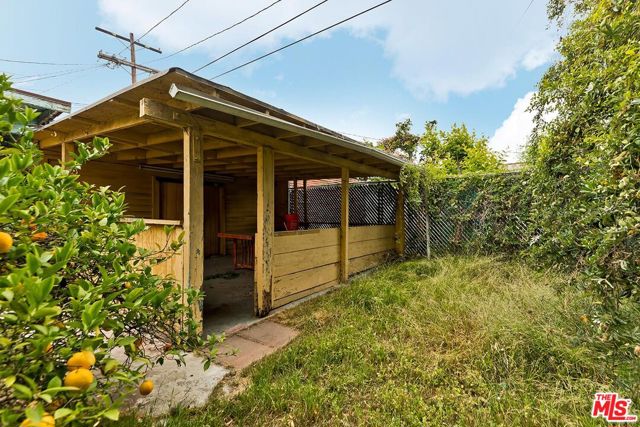 1844 Leighton Avenue, Los Angeles CA: https://media.crmls.org/mediaz/b5faa97a-0543-4ea4-9fba-e77129fe3c7f.jpg