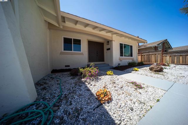 35459 Galen Pl, Fremont CA: https://media.crmls.org/mediaz/b5fc658c-86cb-4f96-9362-0f77caaf18ab.jpg