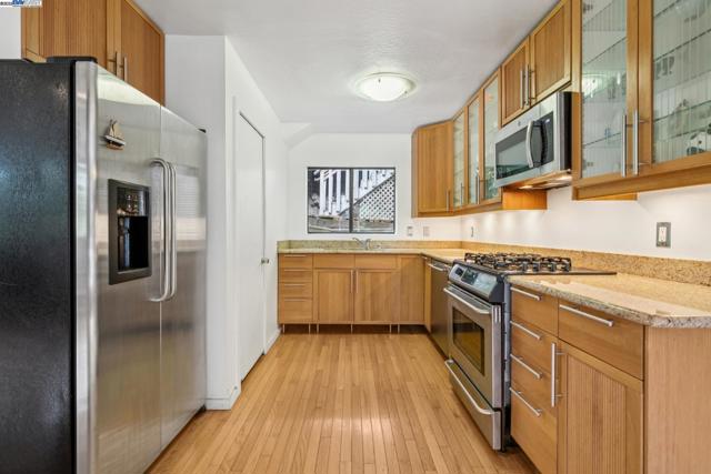 7171 HOMEWOOD DRIVE, Oakland CA: https://media.crmls.org/mediaz/b5fcde7d-8840-48ff-8e78-bec19d83f94a.jpg