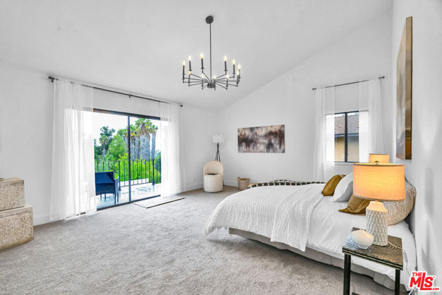 1059 Hillview Circle, Simi Valley CA: https://media.crmls.org/mediaz/b5fd2f79-0edf-4e06-85ea-a932b0e2c468.jpg