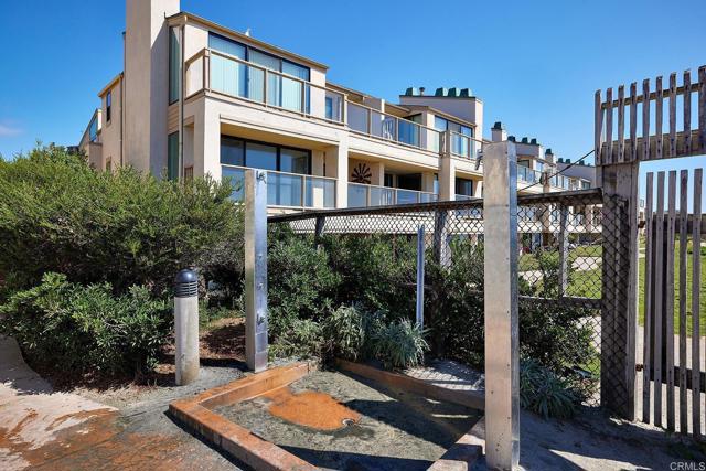 561 S Sierra Avenue, Solana Beach CA: https://media.crmls.org/mediaz/b5fd627e-5a5a-45c5-ac80-5c11eb4e2520.jpg