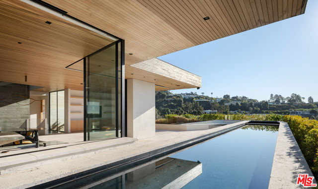 1520 Carla, Beverly Hills CA: https://media.crmls.org/mediaz/b5fd6cae-081d-4353-9d2d-e0023e8e3200.jpg