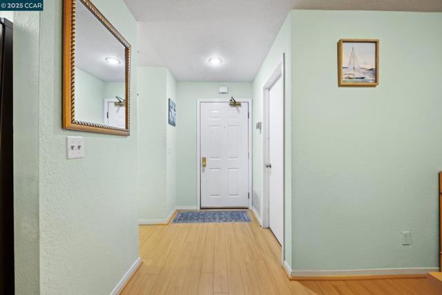 535 Pierce St, Albany CA: https://media.crmls.org/mediaz/b5fe102d-61f0-4f30-a5fc-1f5d9d295eca.jpg