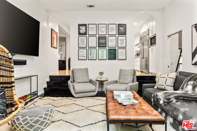 3159 Thatcher Avenue, Marina del Rey CA: https://media.crmls.org/mediaz/b5fe3b97-0926-452f-bd3c-119c350407d5.jpg
