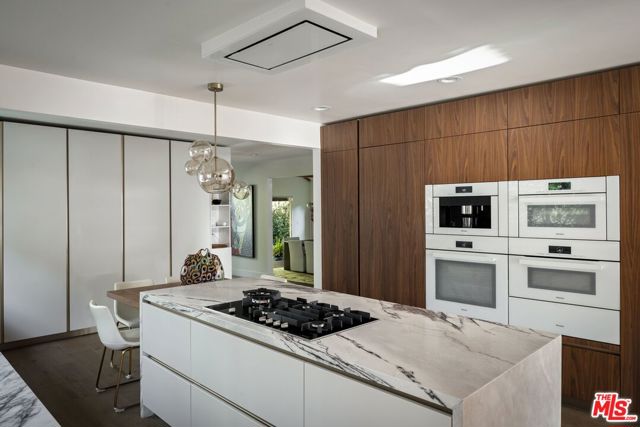 517 N Laurel Avenue, Los Angeles CA: https://media.crmls.org/mediaz/b5fe57df-99eb-42b5-bfed-d0296e9625ec.jpg