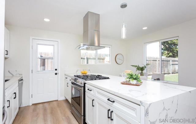 924 Florida St, Imperial Beach CA: https://media.crmls.org/mediaz/b5fed9b2-e97a-4473-967b-1df8fdbfa708.jpg