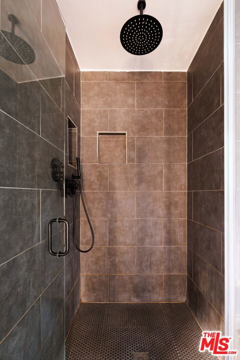 465 Westmount Drive photo 33