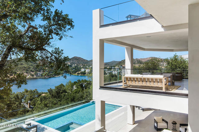 118 Giles Road, Lake Sherwood CA: https://media.crmls.org/mediaz/b5ff8c5f-8704-4e61-9b6b-6b2bf584a04d.jpg