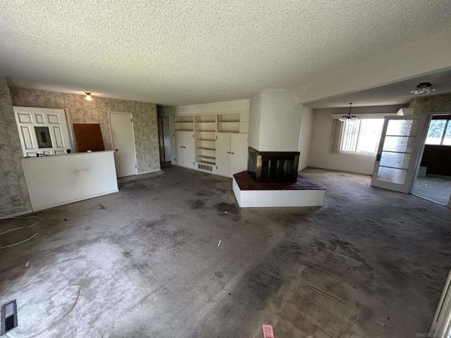 1333 El Rey Ave, El Cajon CA: https://media.crmls.org/mediaz/b60054b8-899e-4f5f-8ebc-9e4922003b90.jpg