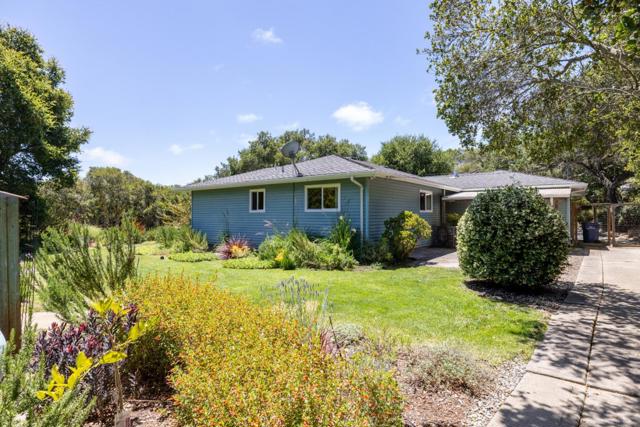 19060 Oak Heights Drive, Salinas CA: https://media.crmls.org/mediaz/b6009ef5-aef0-4dc0-948d-702cfe1bb913.jpg