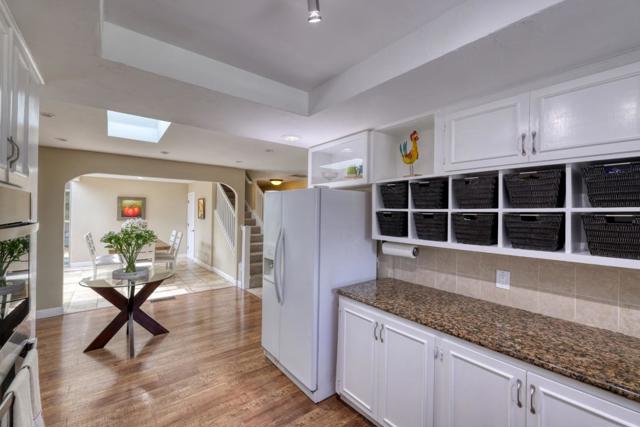 307 De La Vina Way, Salinas CA: https://media.crmls.org/mediaz/b6011648-10b9-4f37-bbc2-06a24c74cd49.jpg