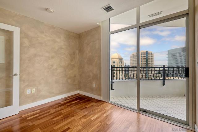 700 W Harbor Dr, San Diego CA: https://media.crmls.org/mediaz/b6014294-b1e2-4219-bf05-aa945a4e26c1.jpg