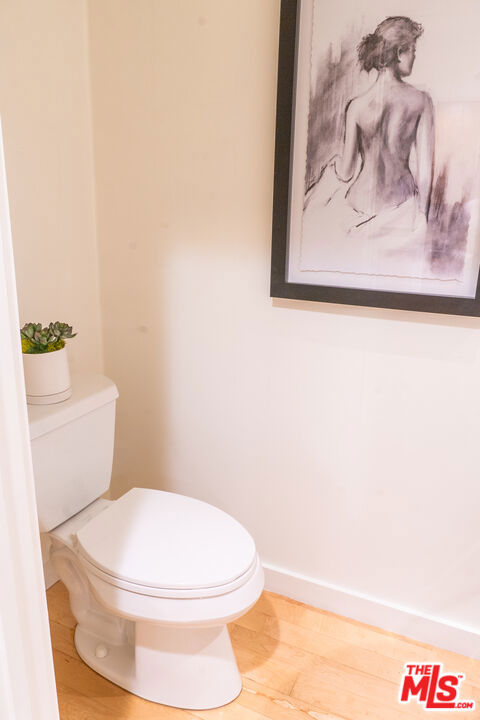 880 Hilldale Avenue, West Hollywood CA: https://media.crmls.org/mediaz/b601f95c-fc2b-41d2-84c4-8f9bbffbcea5.jpg
