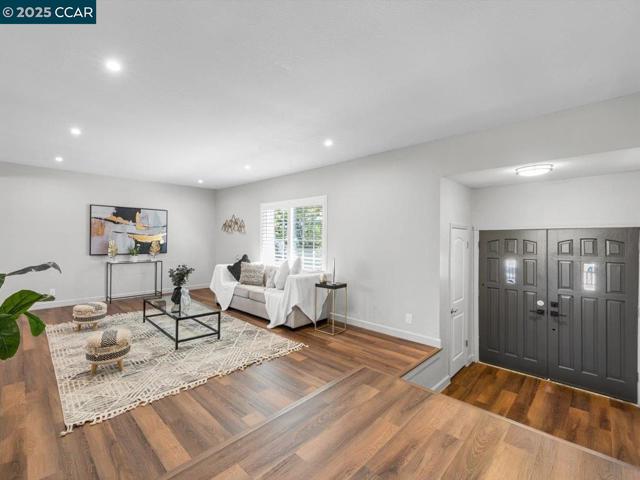 110 Santa Rosa Pl, San Ramon CA: https://media.crmls.org/mediaz/b6021c48-8673-49d9-af90-925c6612e0c4.jpg