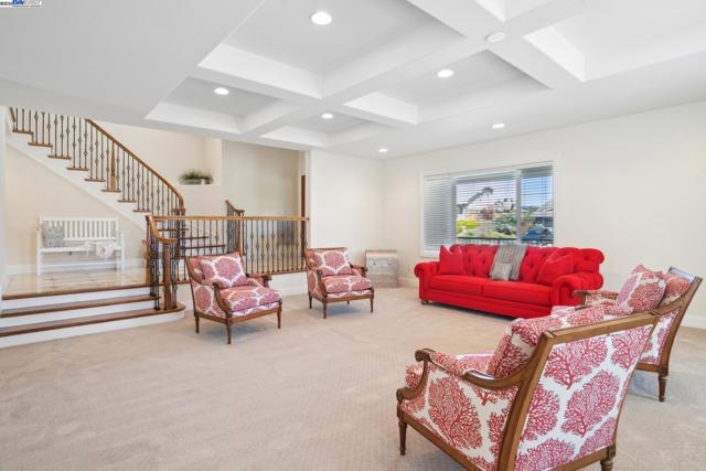 367 Mt Washington Way, Clayton CA: https://media.crmls.org/mediaz/b6022306-c3ce-43de-9f44-2ea404cc696b.jpg